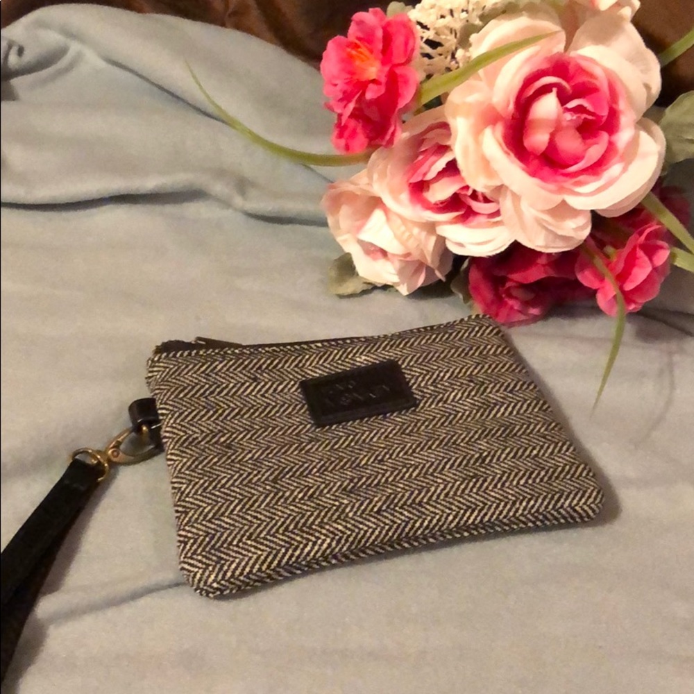 New Funky Monkey Anna Wristlet 💝